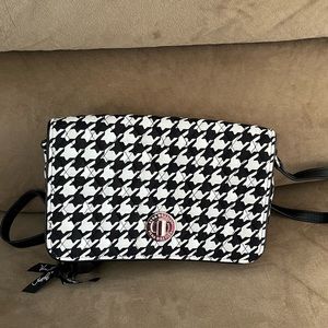 Black and white Vera Bradley crossbody bag